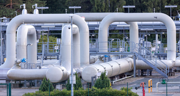 Rohrsysteme und Absperrvorrichtungen in der Gasempfangsstation der Ostseepipeline Nord Stream 1 und der Übernahmestation der Ferngasleitung OPAL