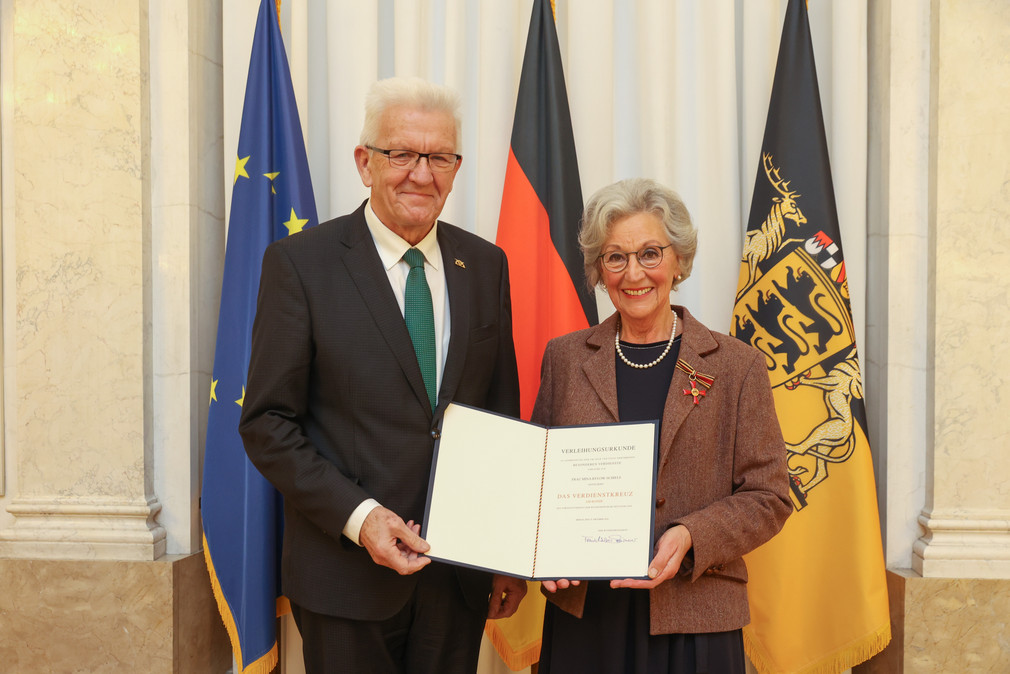 Ministerpräsident Winfried Kretschmann (l.) und Mina Bylow-Schiele (r.)
