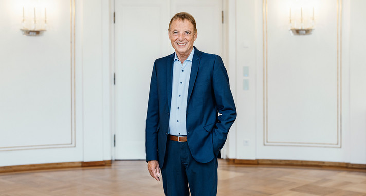 Portraitaufnahme des Staatsministers Jörg Krauss