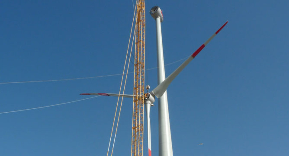 Im Frühjahr 2012 wurde das Windrad der Energiegenossenschaft Ingersheim aufgestellt (Bild: © EG Ingersheim).