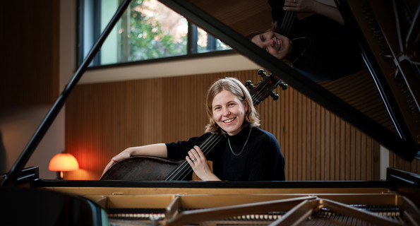 Kontrabassistin und Komponistin Tabea Kind 