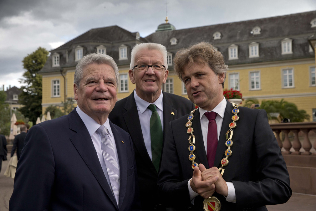 v.l.n.r.: Bundespräsident Joachim Gauck, Ministerpräsident Winfried Kretschmann und der Karlsruher Oberbürgermeister Frank Mentrup