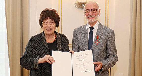 Staatsrätin Gisela Erler (l.) und Günter Jung (r.) (Bild: Staatsministerium Baden-Württemberg)