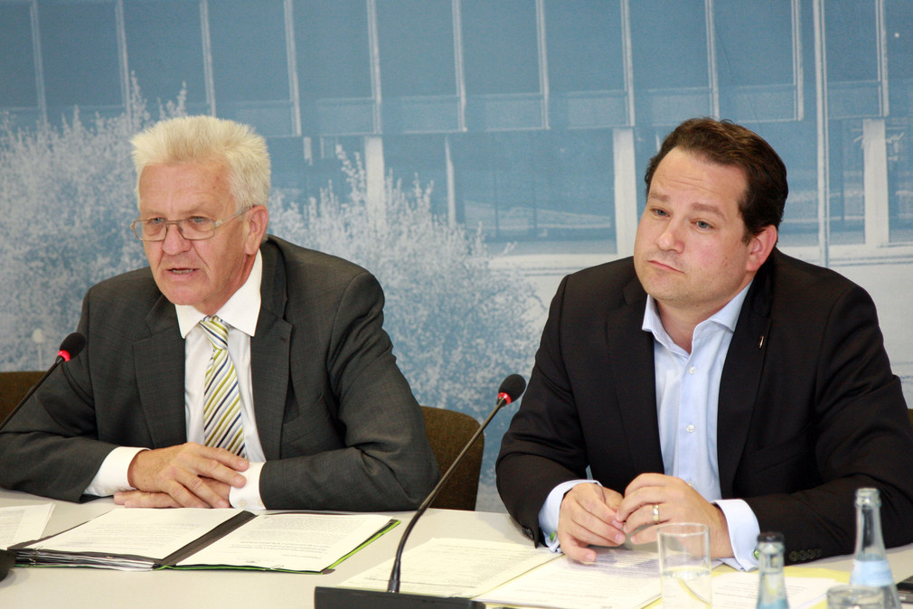 Ministerpräsident Winfried Kretschmann (l.) und Verbraucherminister Alexander Bonde  (r.)