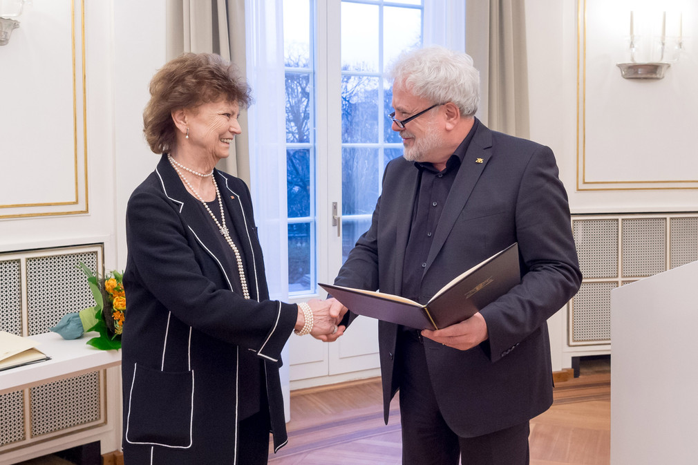 Staatssekretär Klaus-Peter Murawski (r.) und Helga Vetter (l.)