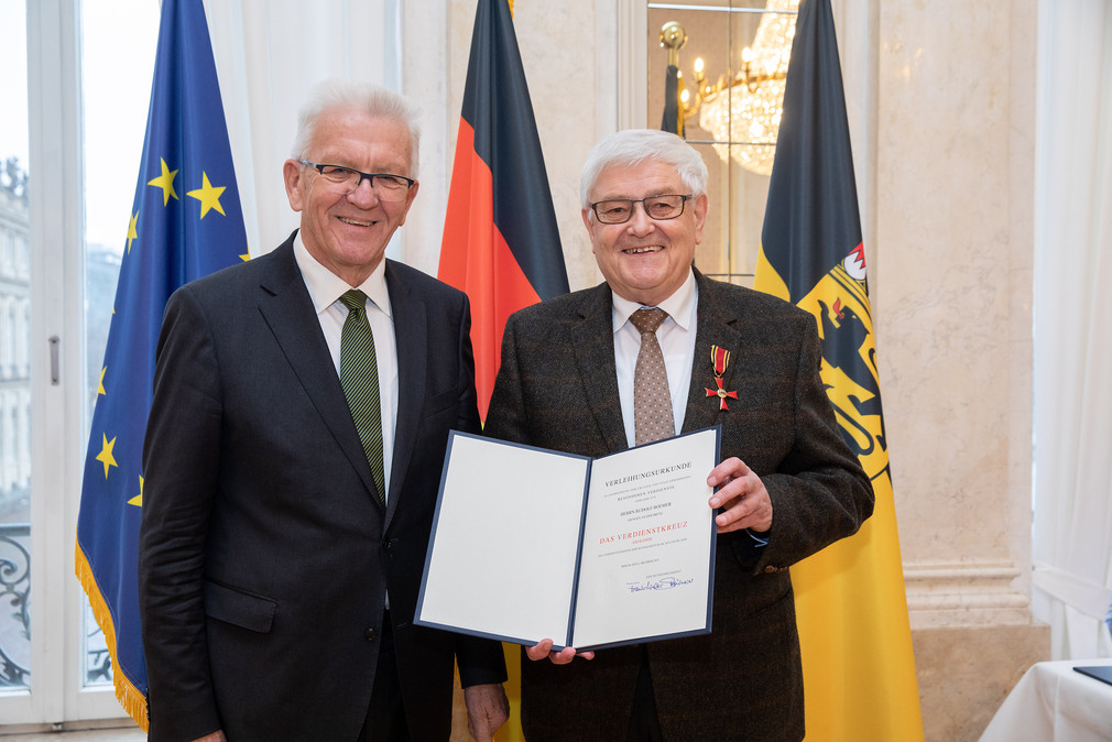 Ministerpräsident Winfried Kretschmann (l.) und Rudolf Boemer (r.) (Bild: Staatsministerium Baden-Württemberg)