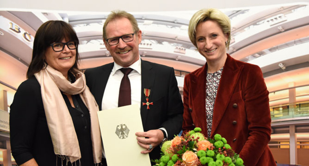 Wirtschaftsministerin Nicole Hoffmeister-Kraut (r.) und Thomas Munz (M.) (Foto: © Sascha Baumann / all4foto.de)
