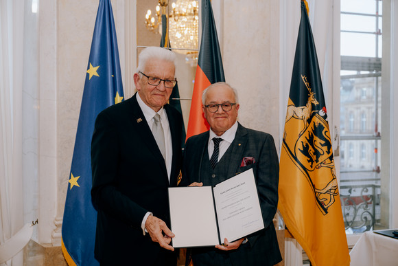 Ministerpräsident Winfried Kretschmann (links) und Friedrich Walter Keller (rechts)