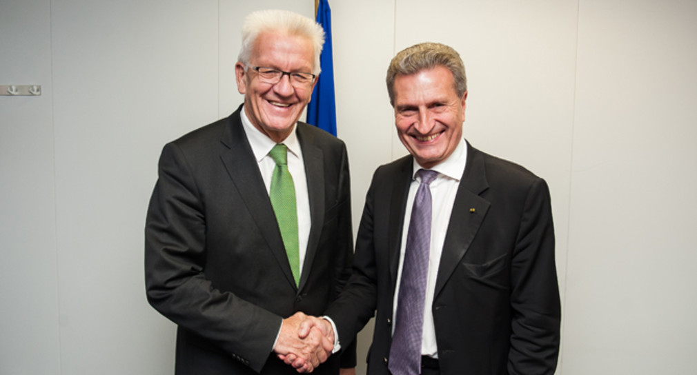Ministerpräsident Winfried Kretschmann (l.) und EU-Kommissar Günther Oettinger (r.) (Foto: Vertretung des Landes Baden-Württemberg bei der Europäischen Union/FKPH)