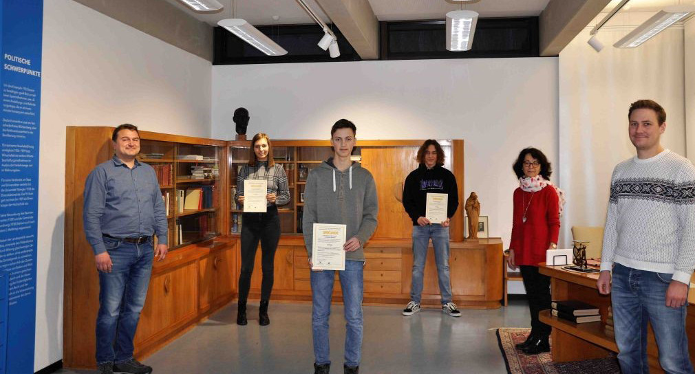 Die ausgezeichneten Schülerinnen und Schüler des Wettbewerbs „Landesgeschichte und Demokratiebildung“