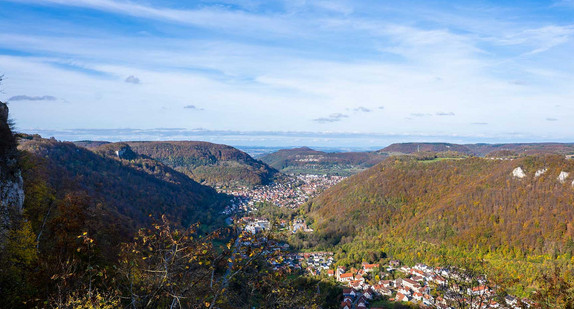 Blick über die Alb in der Nähe des Schloss Lichtesteins bei Reutlingen.