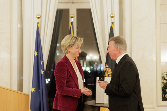 Verleihung Wirtschaftsmedaille 2022 - Ministerin Dr. Nicole Hoffmeister-Kraut und Herbert Baur 