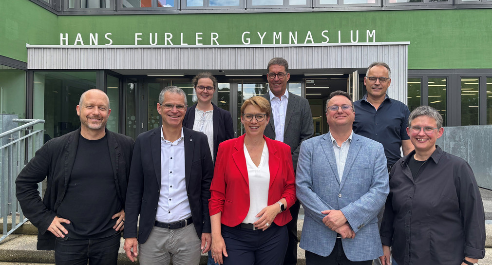 Staatssekretärin Andrea Lindlohr MdL auf Sommertour Nachhaltig Bauen