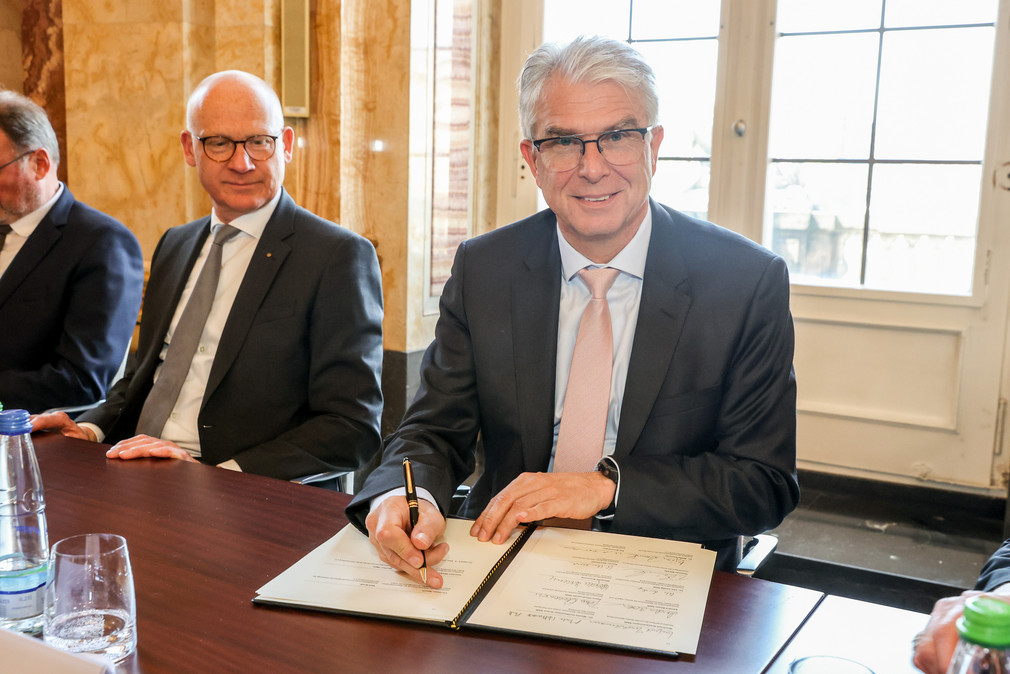 Christian Rauch, Vorsitzender der Geschäftsführung der Regionaldirektion Baden-Württemberg der Bundesagentur für Arbeit, bei der Unterzeichnung des Bündnisses 