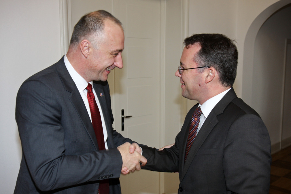 Europaminister Peter Friedrich (r.) und der kroatische Wirtschaftsminister Ivan Vrdoljak (l.)