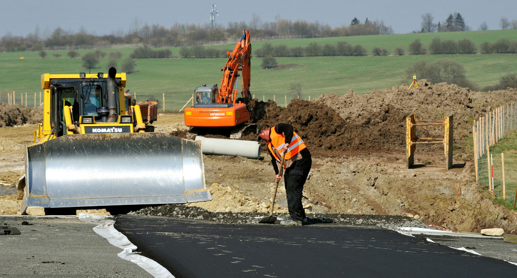 Baustelle an einer neuen Landstraße (Bild: © dpa)