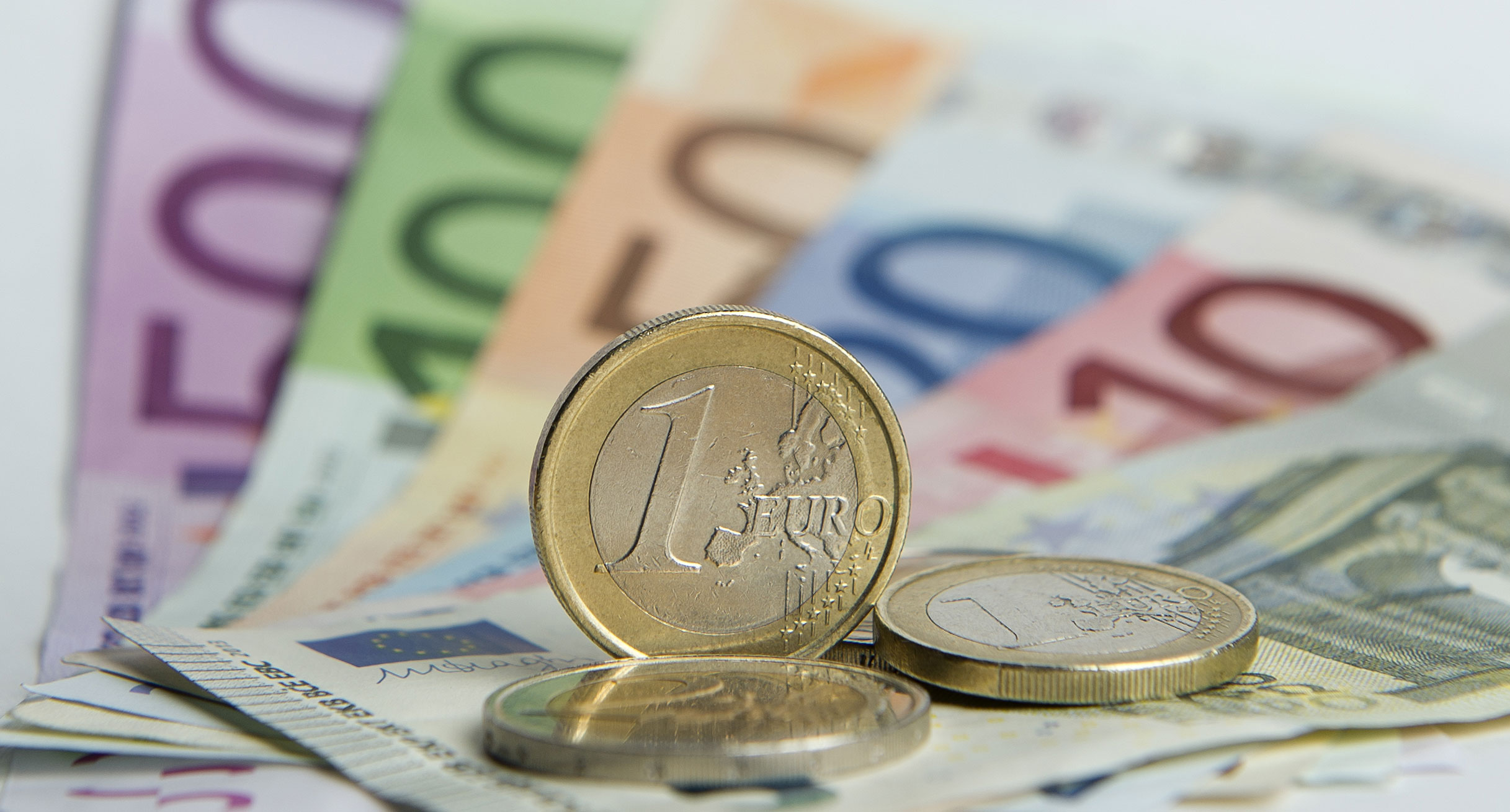Euro-Banknoten und -Münzen']