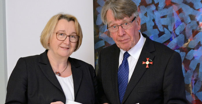 Bundesverdienstkreuz für Prof. Dr. Gerhard Stickel BadenWürttemberg.de