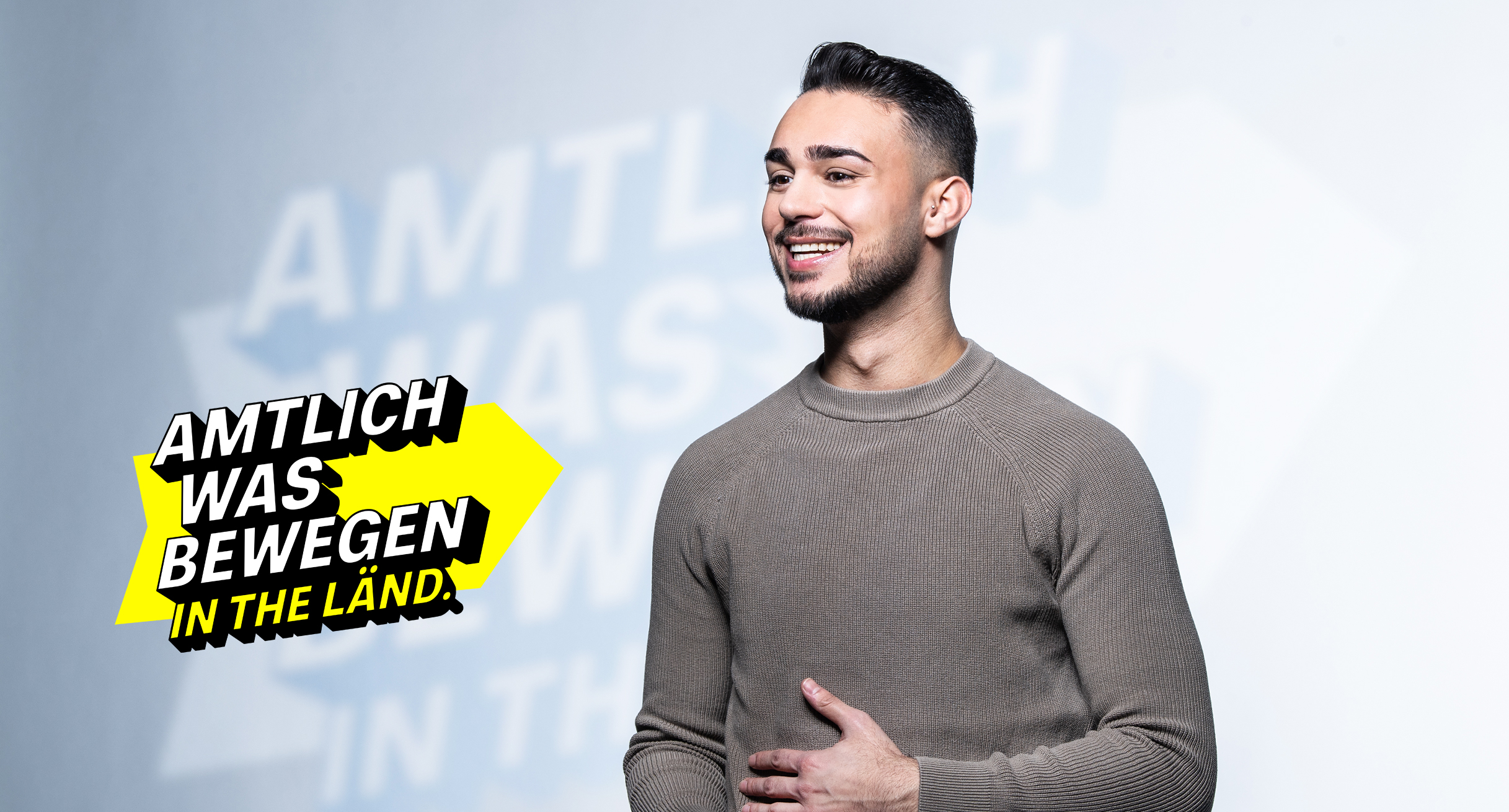 Junger Mann im beigen Pullover, vertritt die Finanzwirte im öffentlichen Dienst.