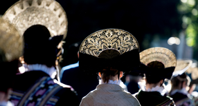 Eine Trachtengruppe beim Landesfestumzug der Heimattage 2018 in Waldkirch (Bild: &copy; picture alliance/Achim Keller/dpa).