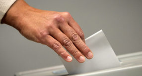 B&uuml;rger w&auml;hlt (Foto: &copy; dpa)