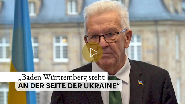 Ministerpräsident Winfried Kretschmann bei seiner Videobotschaft anlässlich des zweiten Jahrestags des russischen Angriffskriegs gegen die Ukraine.