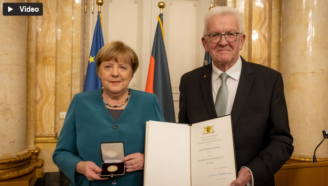 Bundeskanzlerin a. D. Dr. Angela Merkel (links) und Ministerpr&auml;sident Winfried Kretschmann (rechts)