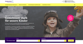 Bei dem Bild handelt es sich um einen Screenshot der Startseite von kinderschutz-bw.de, einer Initiative des Ministeriums f&uuml;r Soziales, Gesundheit und Integration. Es zeigt einen kleinen Jungen, der mit einem Holzflugzeug spielt.