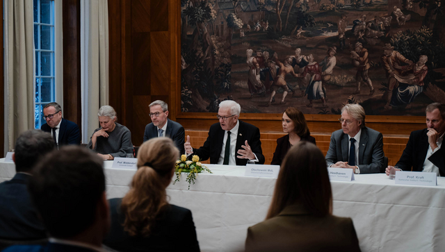 Unterzeichnung der Gr&uuml;ndungsvereinbarung f&uuml;r das Graduierten- und Forschungszentrum connAIx in der Villa Reitzenstein in Stuttgart