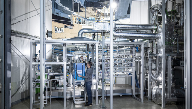 Die NECOC-Versuchsanlage am KIT produziert festen Kohlenstoff aus klimasch&auml;dlichem Kohlenstoffdioxid.