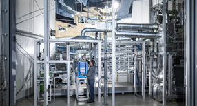 Die NECOC-Versuchsanlage am KIT produziert festen Kohlenstoff aus klimasch&auml;dlichem Kohlenstoffdioxid.