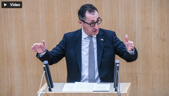 Ministerpr&auml;sident Cem &Ouml;zdemir bei seiner Regierungserkl&auml;rung im Landtag von Baden-W&uuml;rttemberg