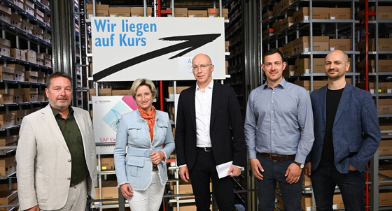 Wirtschaftsministerin Dr. Nicole Hoffmeister-Kraut (Zweite von links) bei der Textil-Firma Amann & Söhne in Bönnigheim