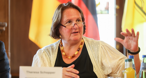 Ministerin Theresa Schopper spricht auf der Pressekonferenz anl&auml;sslich der landesweiten Er&ouml;ffnung des Tages und der Nacht des offenen Denkmals 2026 in Rottweil.