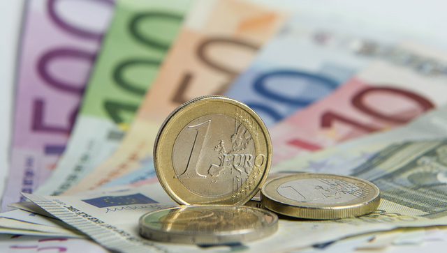 Euro-Banknoten und -M&uuml;nzen