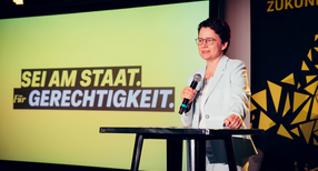 Justizministerin Marion Gentges bei ihrer Ansprache