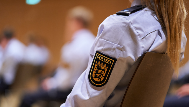 Polizei mit BW-Wappen