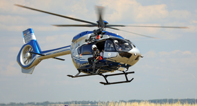 Polizeihubschrauber im Landeanflug
